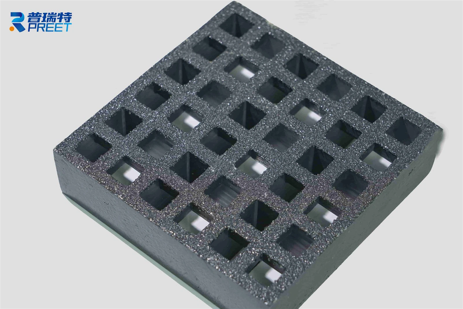 FRP grating installed in harsh industrial and outdoor environments FRP grating installed in harsh industrial and outdoor environments